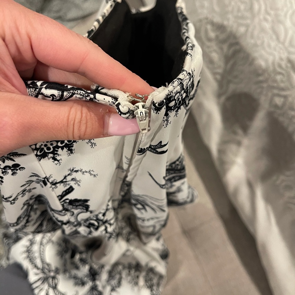 Gown - Picture 7 of 10